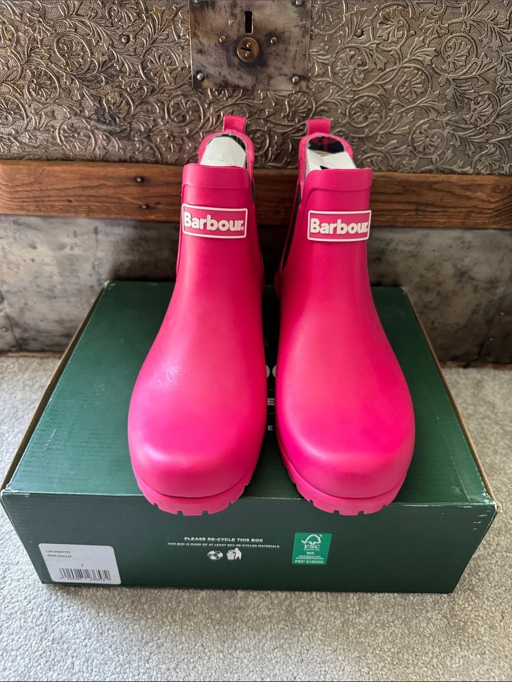 NIB Barbour Pink Dahlia Chelsea Rain Boots in Size 7